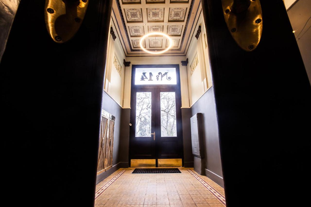 Library House "Bibliotekas Nams" - Apartment With Park View リガ エクステリア 写真